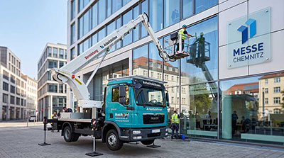 KI-Bild: LKW-Arbeitsbühne an der Messe Chemnitz KI-Bild: LKW-Arbeitsbühne an der Messe Chemnitz